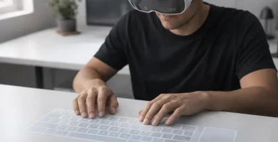 Teclado virtual proyectado sobre una mesa con visor VR